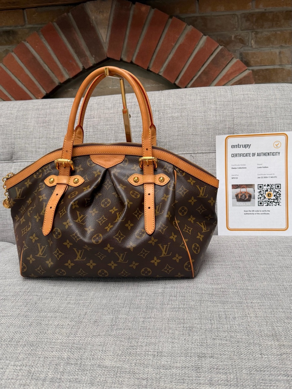 ❣️SOLD❣️Authentic Louis Vuitton Tivoli GM Leather Handbag ✨